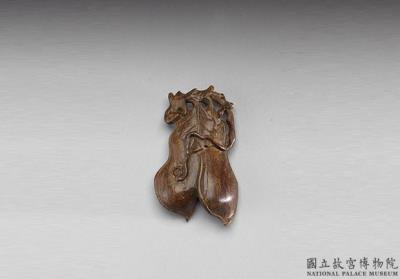 图片[2]-Agarwood carving of two bean pods, Qianlong reign (1736-1795), Qing dynasty-China Archive